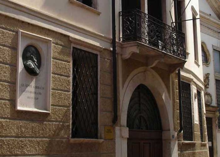 Toaldi Capra Palace